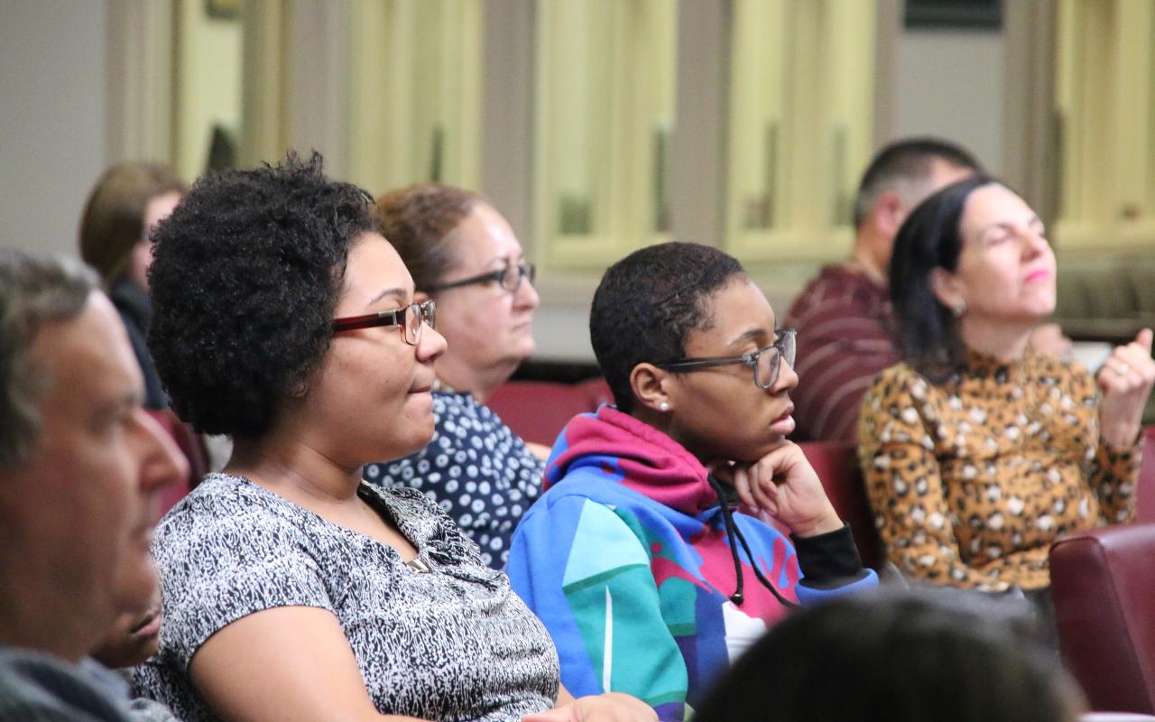 Inside the Courts - Attentive audience